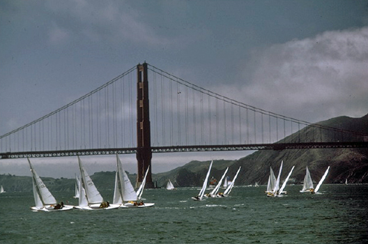 San Francisco: Golden Gate Bridge and Sailboats